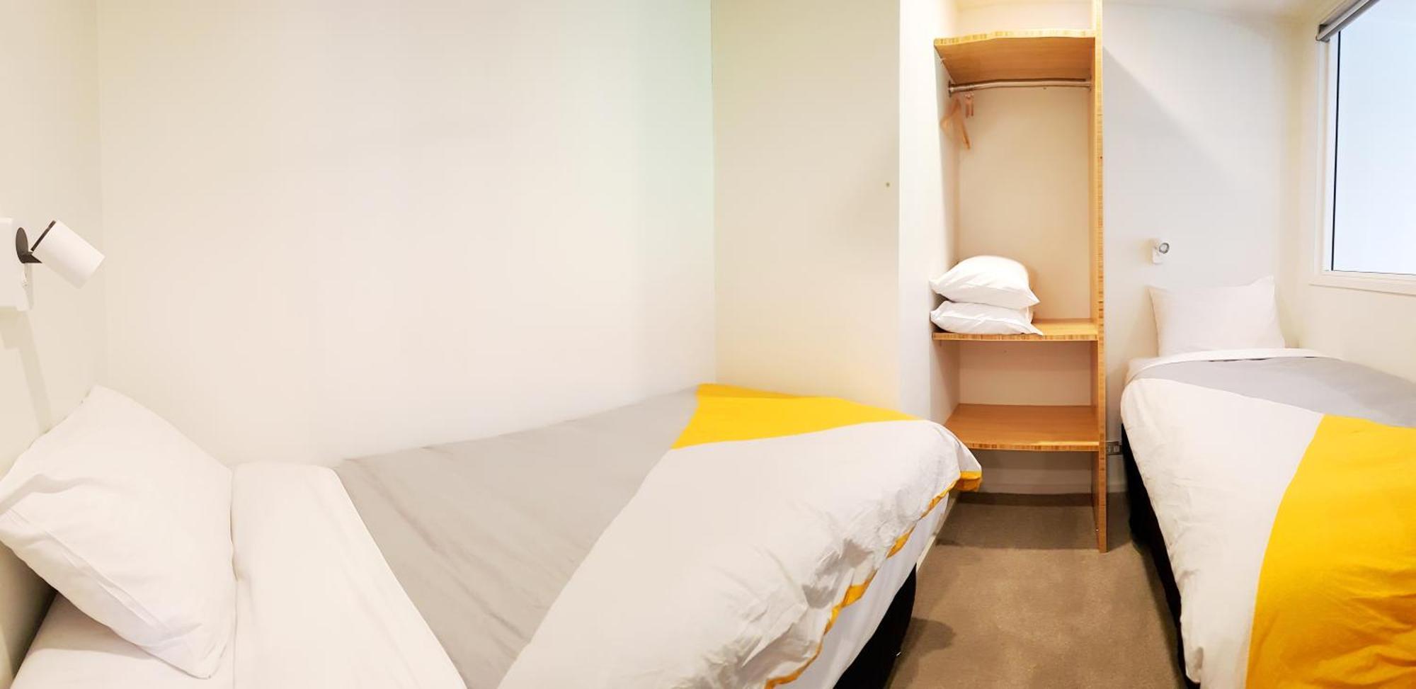 St James Apartments Квинстаун Номер фото